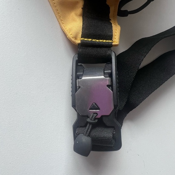 NWOT Adidas Fanny pack yellow waterproof - Picture 10 of 12